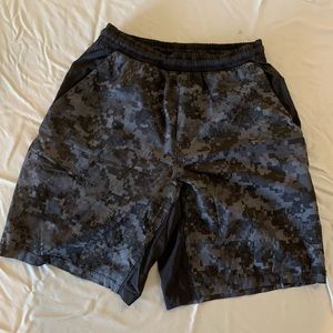 Lululemon Men’s pace breaker shorts Small 7”